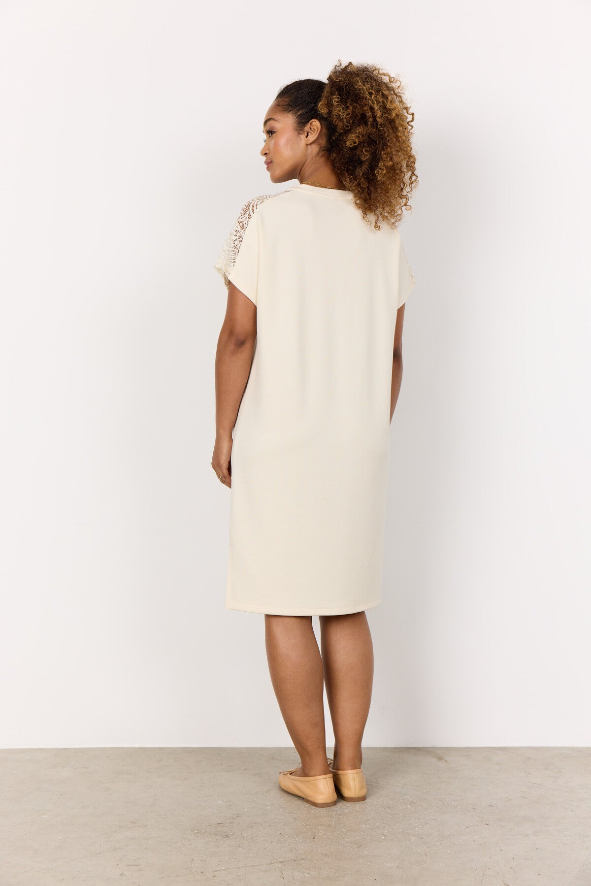 SC-BANU 236 Kjole Creme